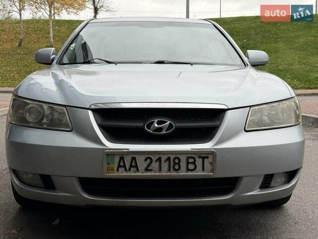 Серый Хендай Соната, объемом двигателя 2.4 л и пробегом 200 тыс. км за 3700 $, фото 6 на Automoto.ua