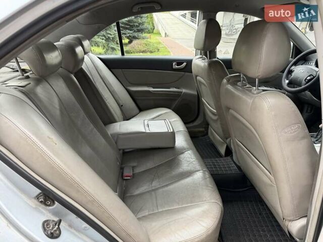 Серый Хендай Соната, объемом двигателя 2.4 л и пробегом 200 тыс. км за 3700 $, фото 43 на Automoto.ua