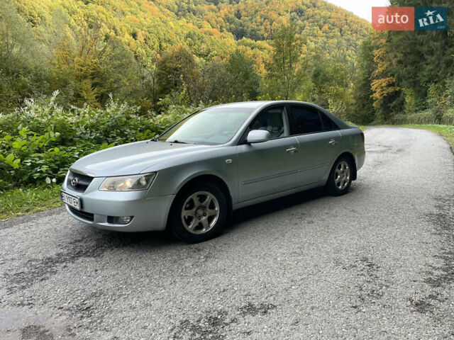 Хендай Соната 2006 у Тячеве на Automoto.ua Сірий Хендай Соната, об'ємом двигуна 2.36 л та пробігом 258 тис. км за 5500 $, фото 8 на Automoto.ua