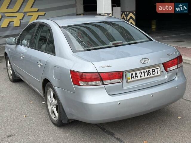Серый Хендай Соната, объемом двигателя 2.4 л и пробегом 200 тыс. км за 3700 $, фото 17 на Automoto.ua