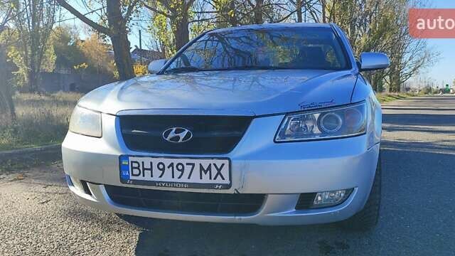 Сірий Хендай Соната, об'ємом двигуна 2.36 л та пробігом 350 тис. км за 4800 $, фото 9 на Automoto.ua