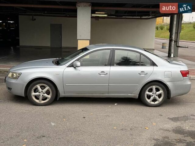 Серый Хендай Соната, объемом двигателя 2.4 л и пробегом 200 тыс. км за 3700 $, фото 35 на Automoto.ua