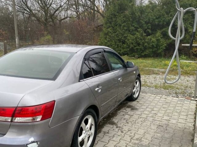 Сірий Хендай Соната, об'ємом двигуна 2 л та пробігом 243 тис. км за 6500 $, фото 4 на Automoto.ua