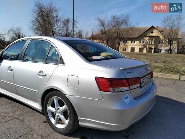 Серый Хендай Соната, объемом двигателя 1.99 л и пробегом 260 тыс. км за 6000 $, фото 4 на Automoto.ua