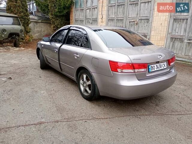 Серый Хендай Соната, объемом двигателя 2.4 л и пробегом 172 тыс. км за 5700 $, фото 16 на Automoto.ua