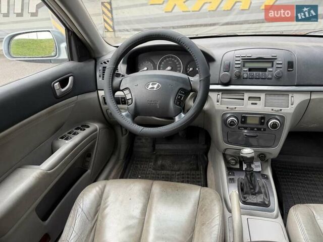Серый Хендай Соната, объемом двигателя 2.4 л и пробегом 200 тыс. км за 3700 $, фото 38 на Automoto.ua