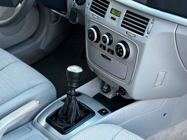 Серый Хендай Соната, объемом двигателя 2.4 л и пробегом 232 тыс. км за 5590 $, фото 17 на Automoto.ua