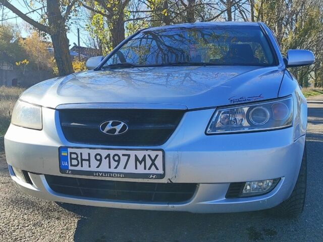 Серый Хендай Соната, объемом двигателя 2.4 л и пробегом 350 тыс. км за 4800 $, фото 2 на Automoto.ua
