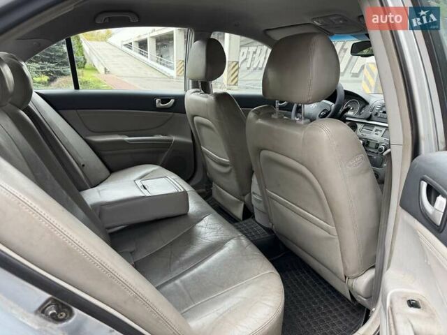 Серый Хендай Соната, объемом двигателя 2.4 л и пробегом 200 тыс. км за 3700 $, фото 42 на Automoto.ua