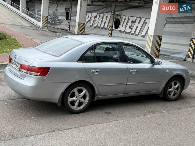 Серый Хендай Соната, объемом двигателя 2.4 л и пробегом 200 тыс. км за 3700 $, фото 16 на Automoto.ua