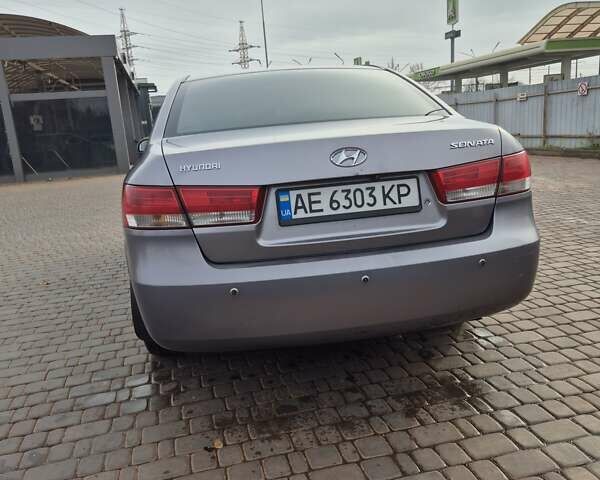 Серый Хендай Соната, объемом двигателя 2.4 л и пробегом 280 тыс. км за 5300 $, фото 1 на Automoto.ua