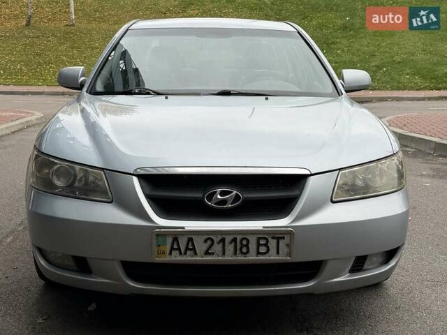 Серый Хендай Соната, объемом двигателя 2.4 л и пробегом 200 тыс. км за 3700 $, фото 29 на Automoto.ua