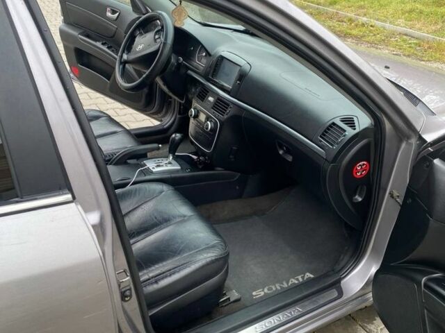 Сірий Хендай Соната, об'ємом двигуна 2 л та пробігом 243 тис. км за 6500 $, фото 7 на Automoto.ua