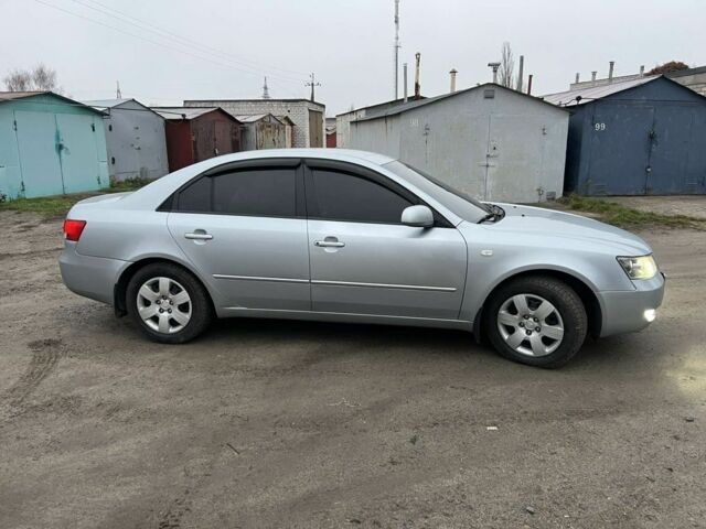 Серый Хендай Соната, объемом двигателя 2 л и пробегом 191 тыс. км за 5950 $, фото 4 на Automoto.ua