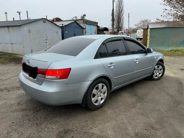 Серый Хендай Соната, объемом двигателя 2 л и пробегом 191 тыс. км за 5950 $, фото 7 на Automoto.ua