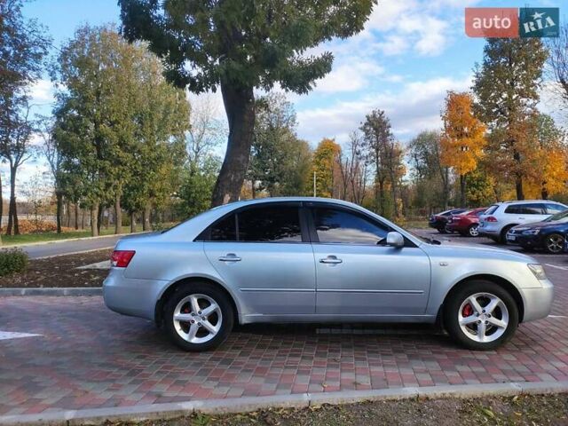 Серый Хендай Соната, объемом двигателя 2.4 л и пробегом 271 тыс. км за 7000 $, фото 4 на Automoto.ua