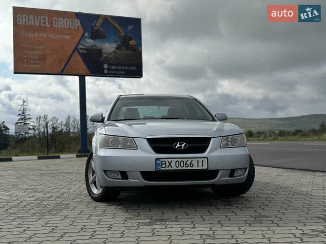 Серый Хендай Соната, объемом двигателя 2.36 л и пробегом 307 тыс. км за 5550 $, фото 3 на Automoto.ua