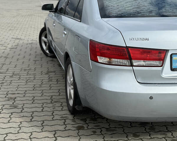 Серый Хендай Соната, объемом двигателя 2.36 л и пробегом 307 тыс. км за 5550 $, фото 21 на Automoto.ua