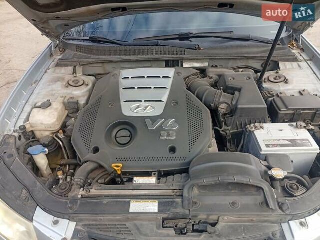 Сірий Хендай Соната, об'ємом двигуна 3.34 л та пробігом 190 тис. км за 5300 $, фото 6 на Automoto.ua