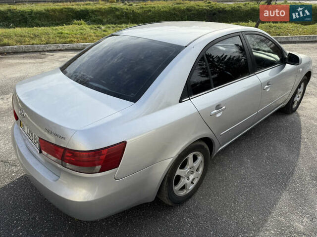 Сірий Хендай Соната, об'ємом двигуна 2 л та пробігом 420 тис. км за 3500 $, фото 5 на Automoto.ua