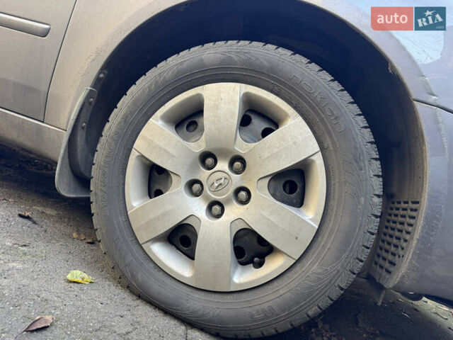 Серый Хендай Соната, объемом двигателя 2 л и пробегом 42 тыс. км за 9999 $, фото 19 на Automoto.ua