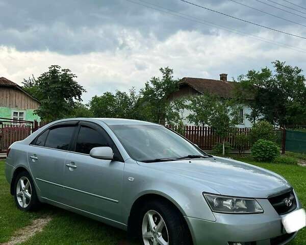 Сірий Хендай Соната, об'ємом двигуна 2.4 л та пробігом 300 тис. км за 5700 $, фото 5 на Automoto.ua