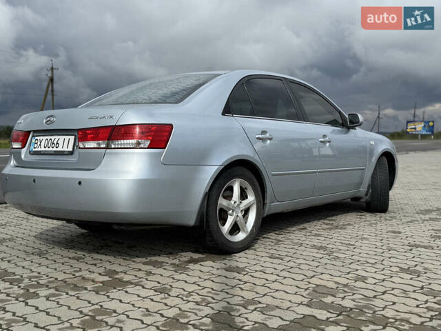 Серый Хендай Соната, объемом двигателя 2.36 л и пробегом 307 тыс. км за 5550 $, фото 18 на Automoto.ua