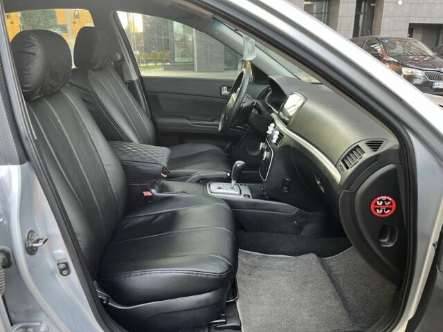 Серый Хендай Соната, объемом двигателя 2 л и пробегом 271 тыс. км за 4250 $, фото 10 на Automoto.ua