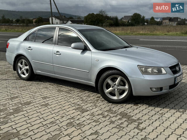 Серый Хендай Соната, объемом двигателя 2.36 л и пробегом 307 тыс. км за 5550 $, фото 16 на Automoto.ua