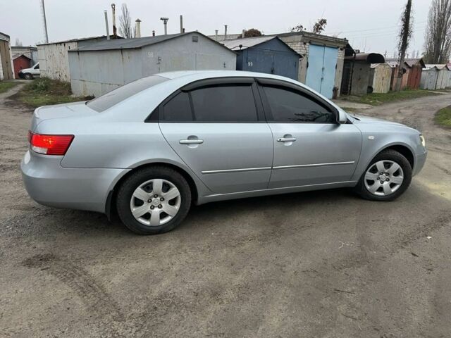 Серый Хендай Соната, объемом двигателя 2 л и пробегом 191 тыс. км за 5950 $, фото 8 на Automoto.ua