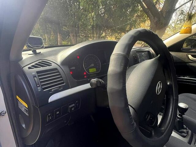 Серый Хендай Соната, объемом двигателя 2 л и пробегом 270 тыс. км за 5100 $, фото 8 на Automoto.ua