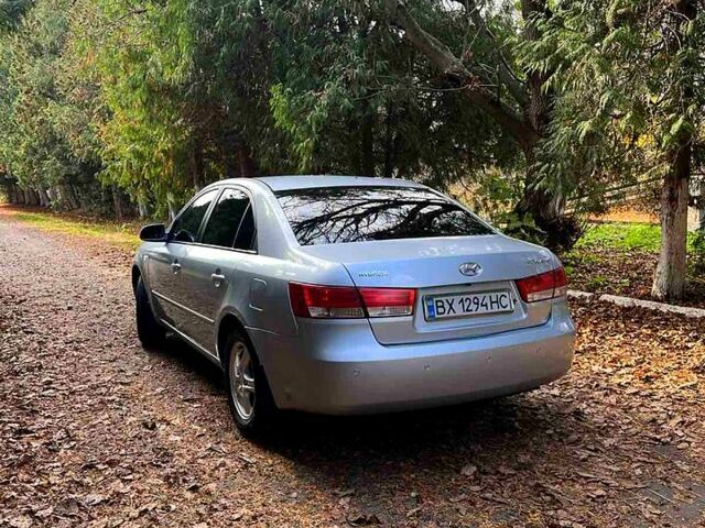 Серый Хендай Соната, объемом двигателя 2 л и пробегом 270 тыс. км за 5100 $, фото 4 на Automoto.ua