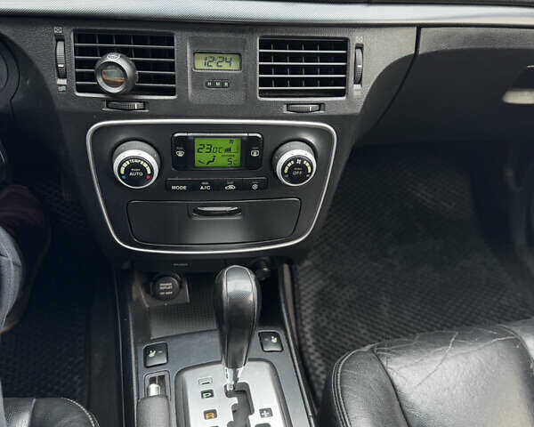 Серый Хендай Соната, объемом двигателя 2.36 л и пробегом 307 тыс. км за 5550 $, фото 42 на Automoto.ua