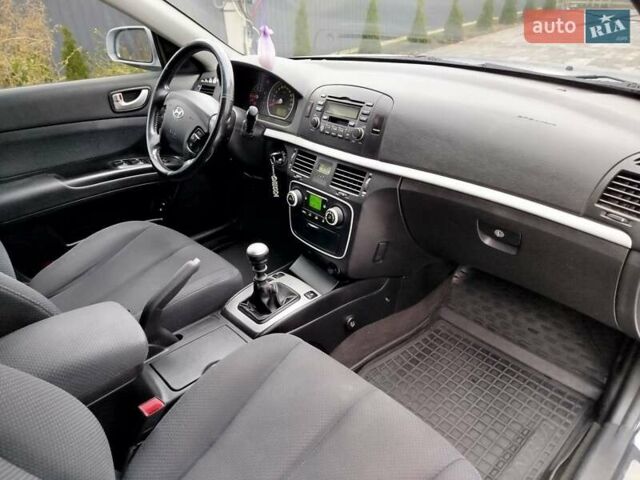 Сірий Хендай Соната, об'ємом двигуна 2 л та пробігом 126 тис. км за 6200 $, фото 21 на Automoto.ua