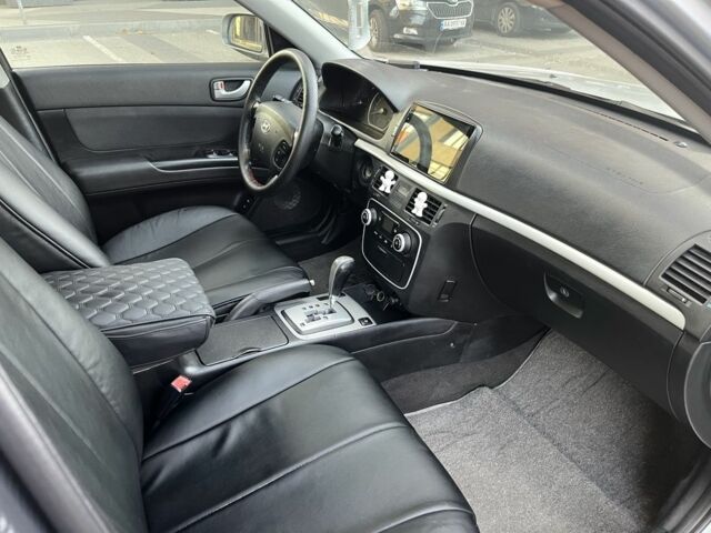 Серый Хендай Соната, объемом двигателя 2 л и пробегом 271 тыс. км за 4250 $, фото 11 на Automoto.ua