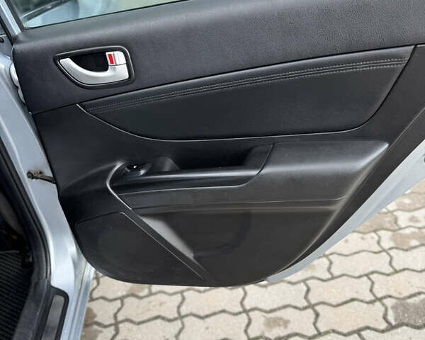 Серый Хендай Соната, объемом двигателя 2.36 л и пробегом 307 тыс. км за 5550 $, фото 34 на Automoto.ua