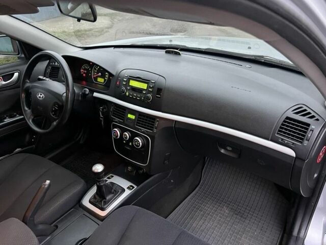 Серый Хендай Соната, объемом двигателя 2 л и пробегом 191 тыс. км за 5950 $, фото 14 на Automoto.ua