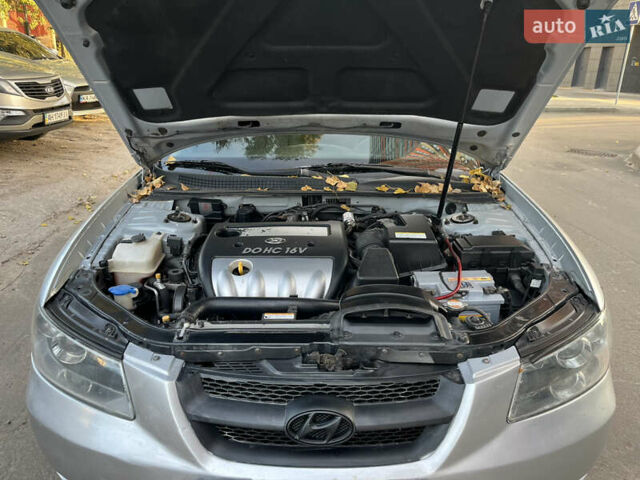 Серый Хендай Соната, объемом двигателя 2 л и пробегом 271 тыс. км за 4250 $, фото 18 на Automoto.ua