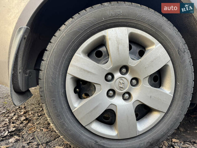 Серый Хендай Соната, объемом двигателя 2 л и пробегом 42 тыс. км за 9999 $, фото 20 на Automoto.ua