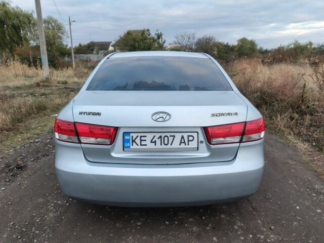 Серый Хендай Соната, объемом двигателя 2 л и пробегом 188 тыс. км за 5350 $, фото 5 на Automoto.ua