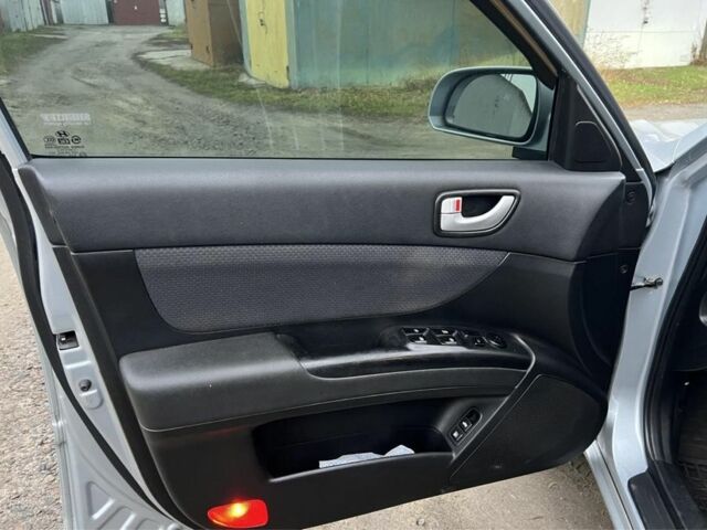 Серый Хендай Соната, объемом двигателя 2 л и пробегом 191 тыс. км за 5950 $, фото 15 на Automoto.ua