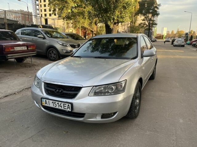 Серый Хендай Соната, объемом двигателя 2 л и пробегом 271 тыс. км за 4250 $, фото 1 на Automoto.ua