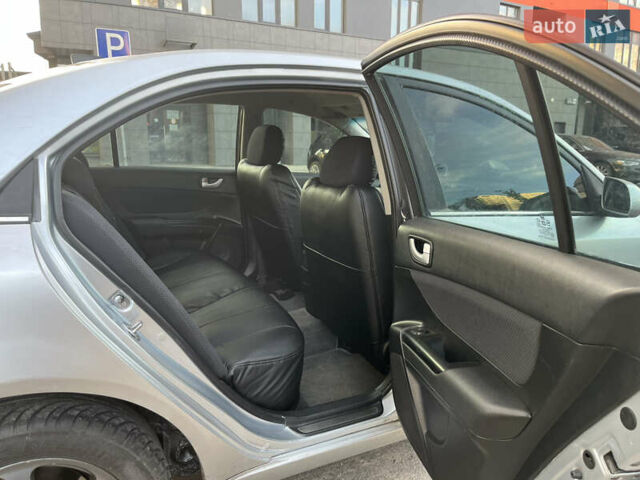 Серый Хендай Соната, объемом двигателя 2 л и пробегом 271 тыс. км за 4250 $, фото 12 на Automoto.ua