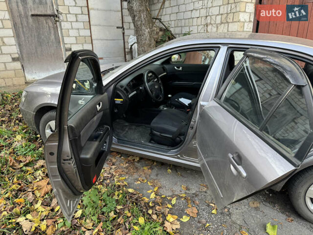 Серый Хендай Соната, объемом двигателя 2 л и пробегом 42 тыс. км за 9999 $, фото 2 на Automoto.ua