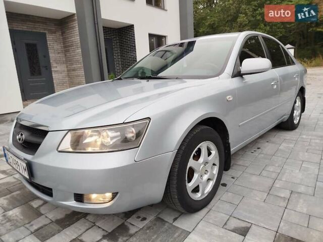 Сірий Хендай Соната, об'ємом двигуна 2 л та пробігом 126 тис. км за 6200 $, фото 7 на Automoto.ua