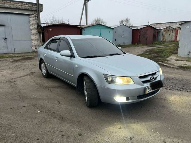 Серый Хендай Соната, объемом двигателя 2 л и пробегом 191 тыс. км за 5950 $, фото 3 на Automoto.ua