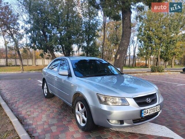Серый Хендай Соната, объемом двигателя 2.4 л и пробегом 271 тыс. км за 7000 $, фото 2 на Automoto.ua