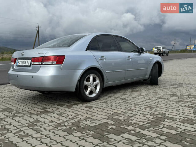 Серый Хендай Соната, объемом двигателя 2.36 л и пробегом 307 тыс. км за 5550 $, фото 8 на Automoto.ua