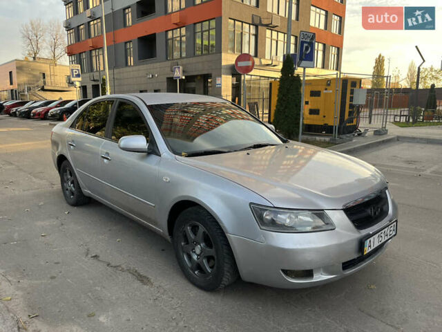 Серый Хендай Соната, объемом двигателя 2 л и пробегом 271 тыс. км за 4250 $, фото 2 на Automoto.ua