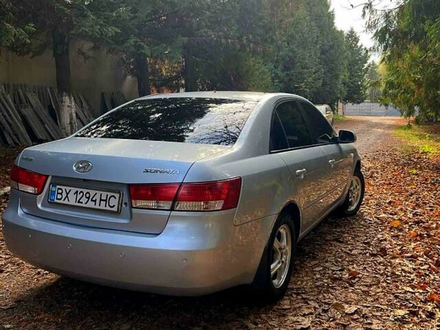 Серый Хендай Соната, объемом двигателя 2 л и пробегом 270 тыс. км за 5100 $, фото 3 на Automoto.ua